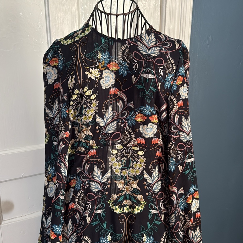 Floral Zara Dress. Very adorable and great for any occasion. NWT. Size S - Picture 3 of 7